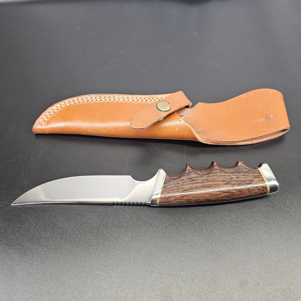 Gerber Model 525 Fixed Blade Knife Wood  W original Sheath numbers match USA